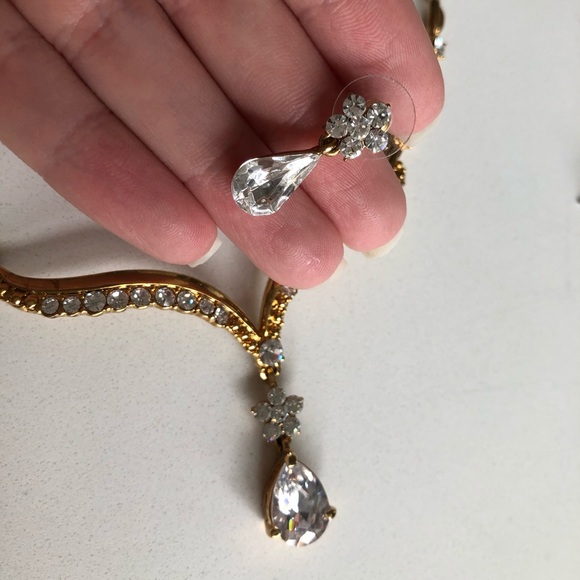 BNWT necklace and earrings set - Picture 3 of 5